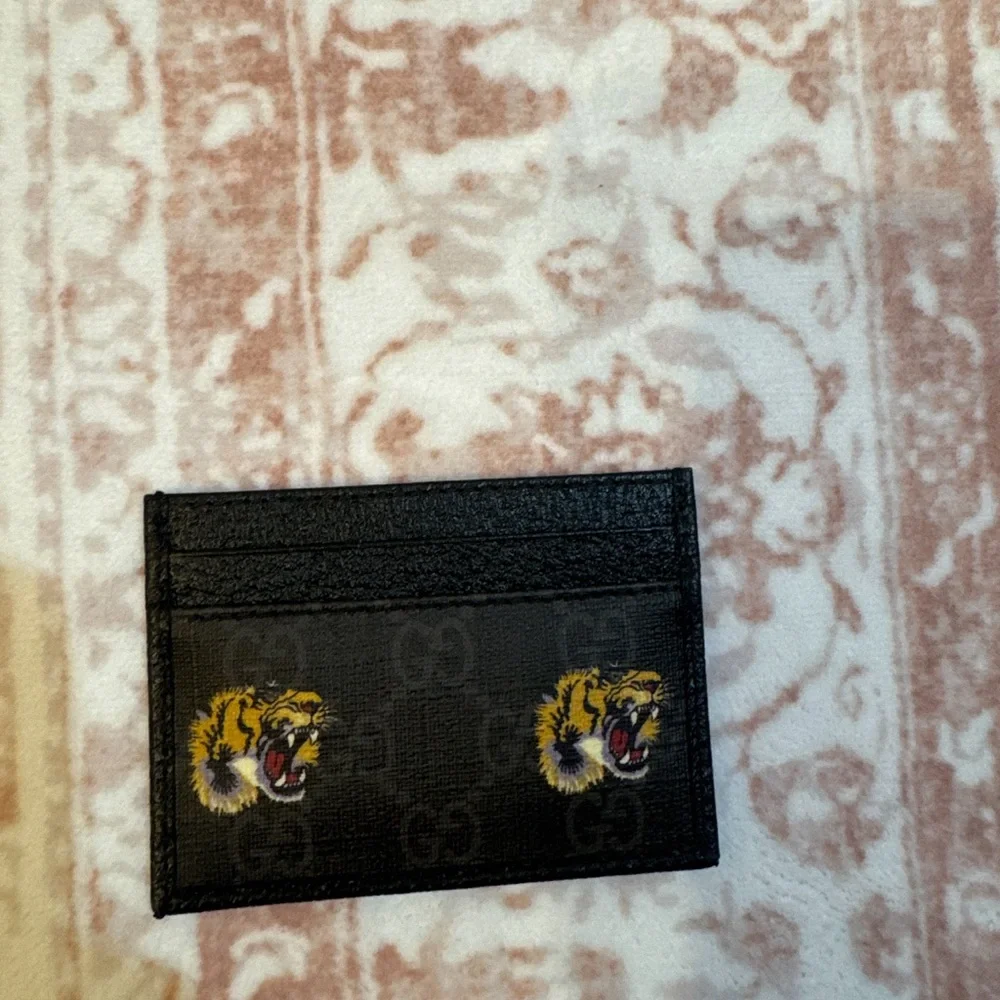 Gucci Black Card Holder with Yellow Tiger Embroidery - Picture 2 of 3